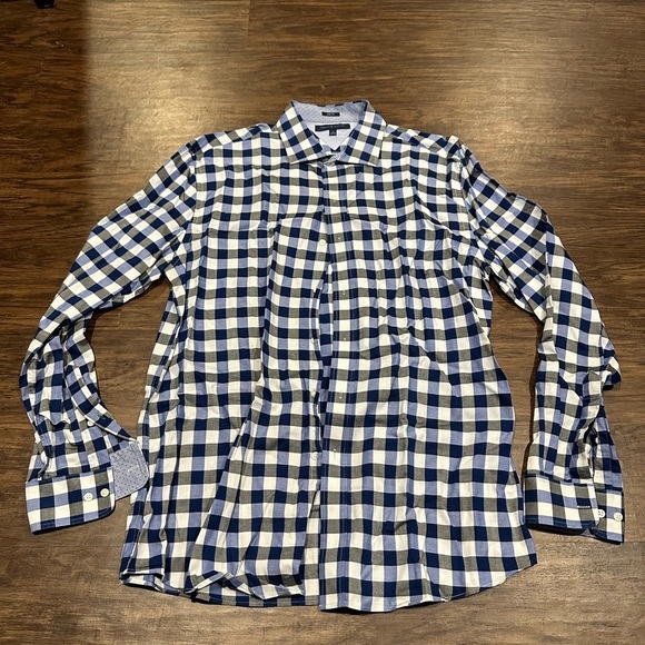 Tommy Hilfiger Men’s Plaid Button Down Size 17N - Picture 1 of 3